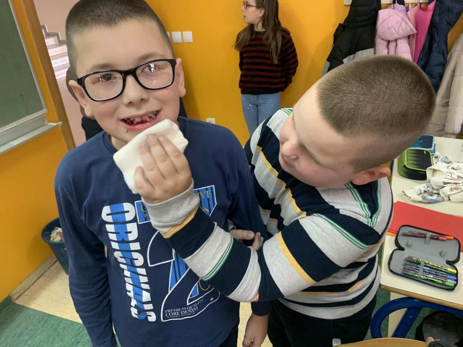 04bc6688-d491-48a3-aa98-363f34f7e942