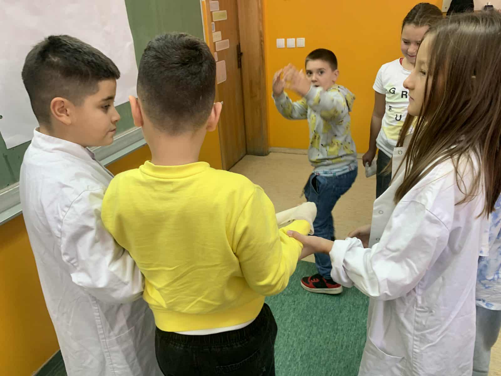 3d6b7910-d06a-4972-9742-4acdeb914fb1