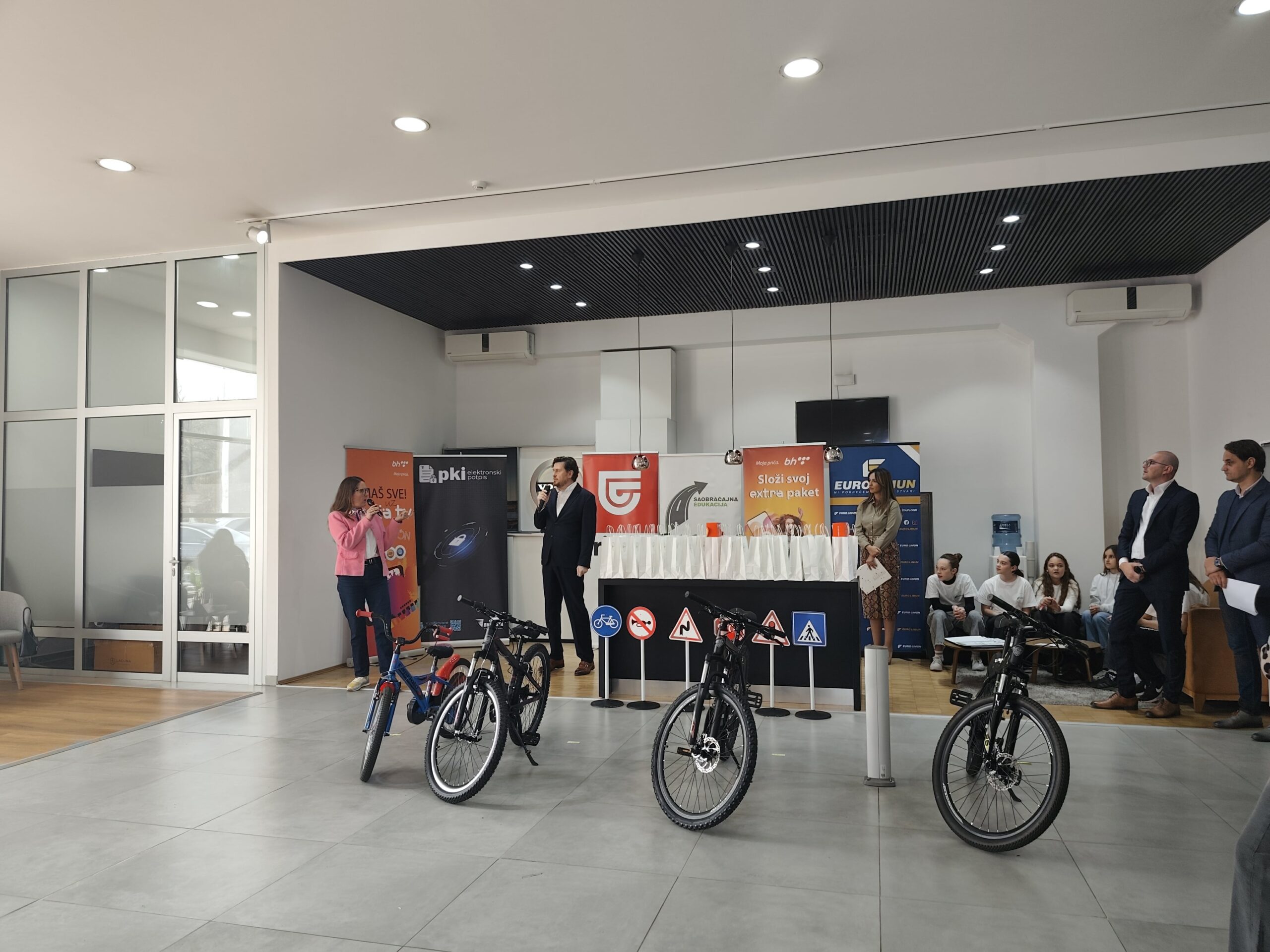 56ade037-32c9-4611-8b31-722fa355b5c5