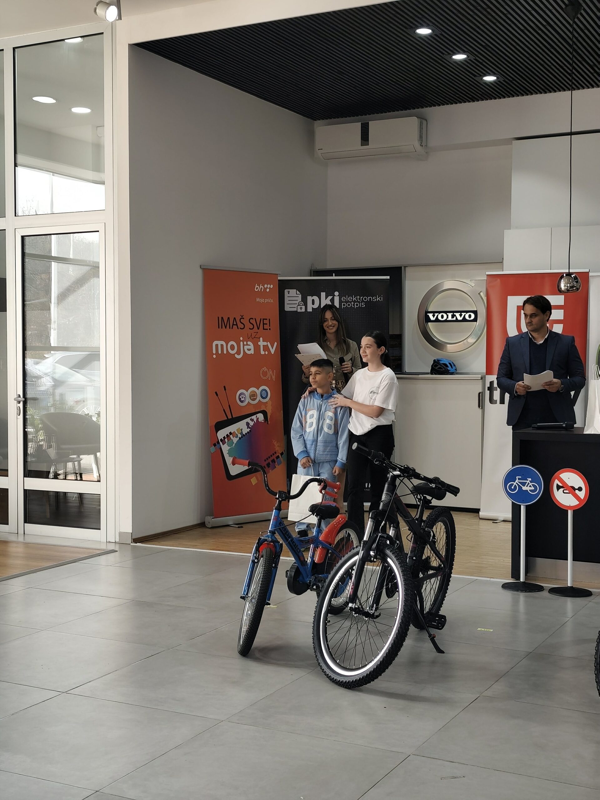 881646e8-6371-4845-86ea-9283d2c2851f