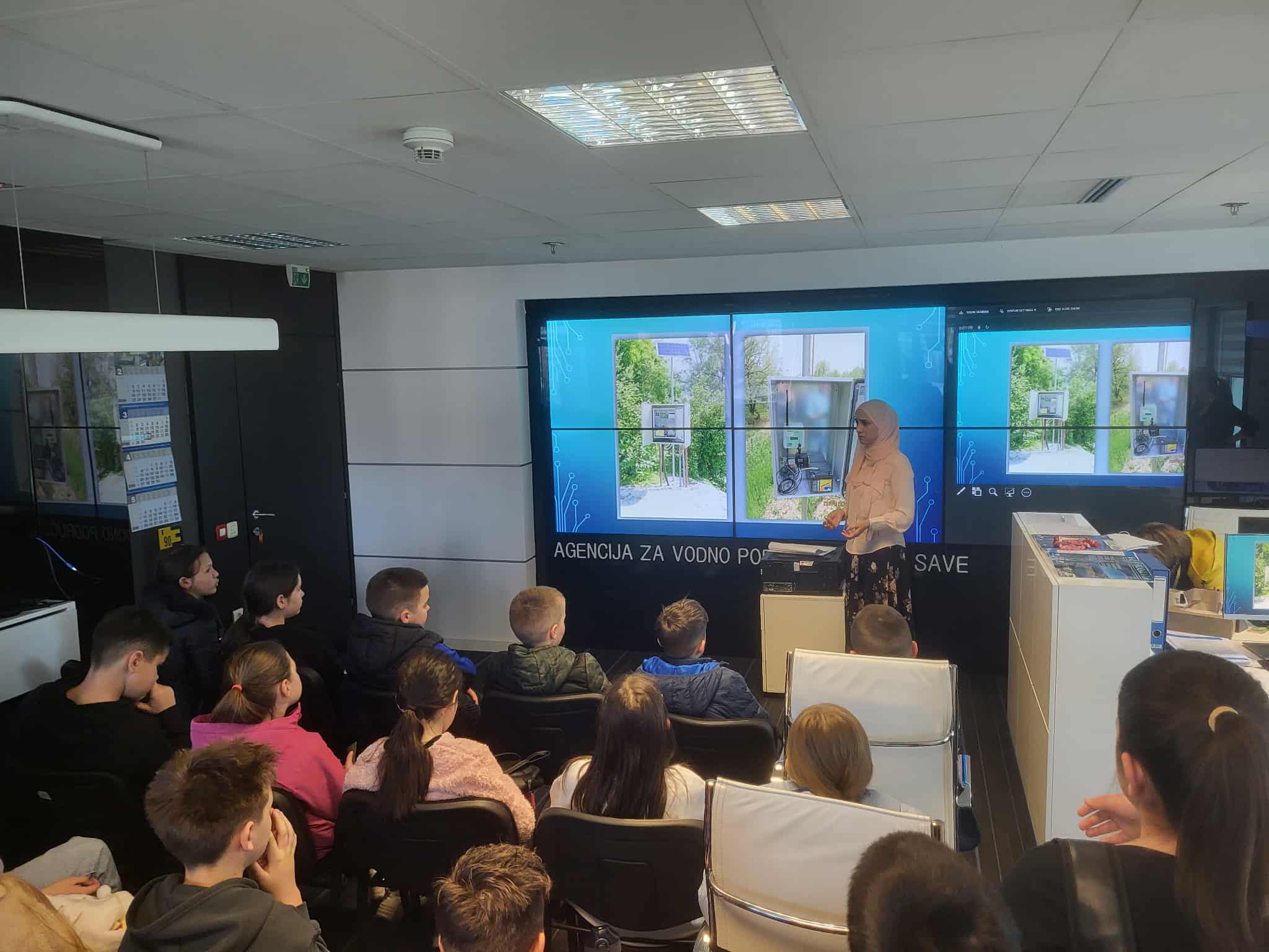 75d0bb27-0d81-4f9c-aba3-76a219aa4a1e