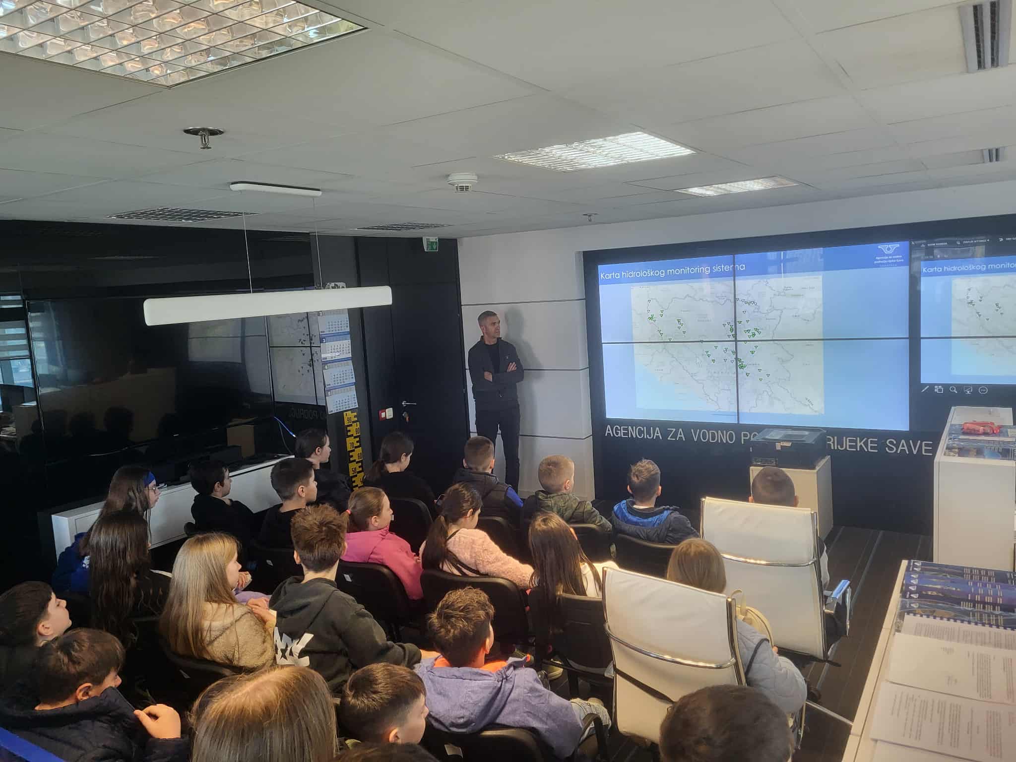 d24180c2-a031-4942-ae83-5886ecaffc45